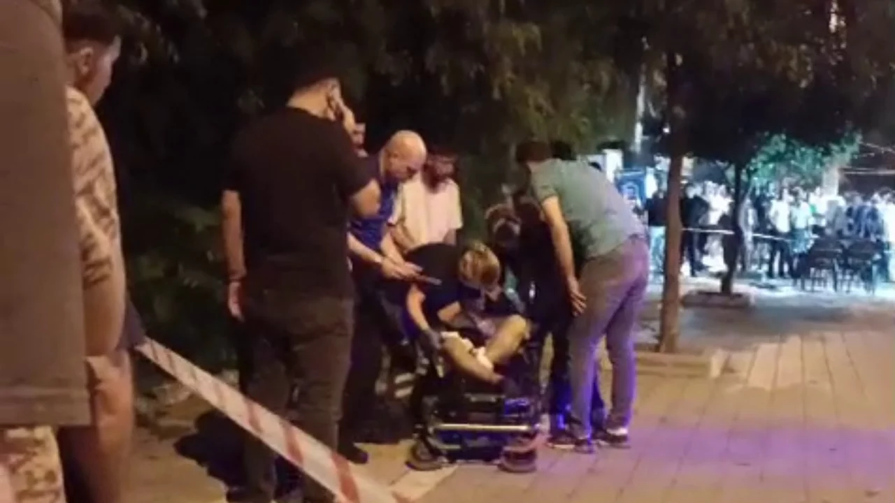 Adana Yüreğir'de kaldırımda yürüyen genç silahlı saldırıda yaralandı
