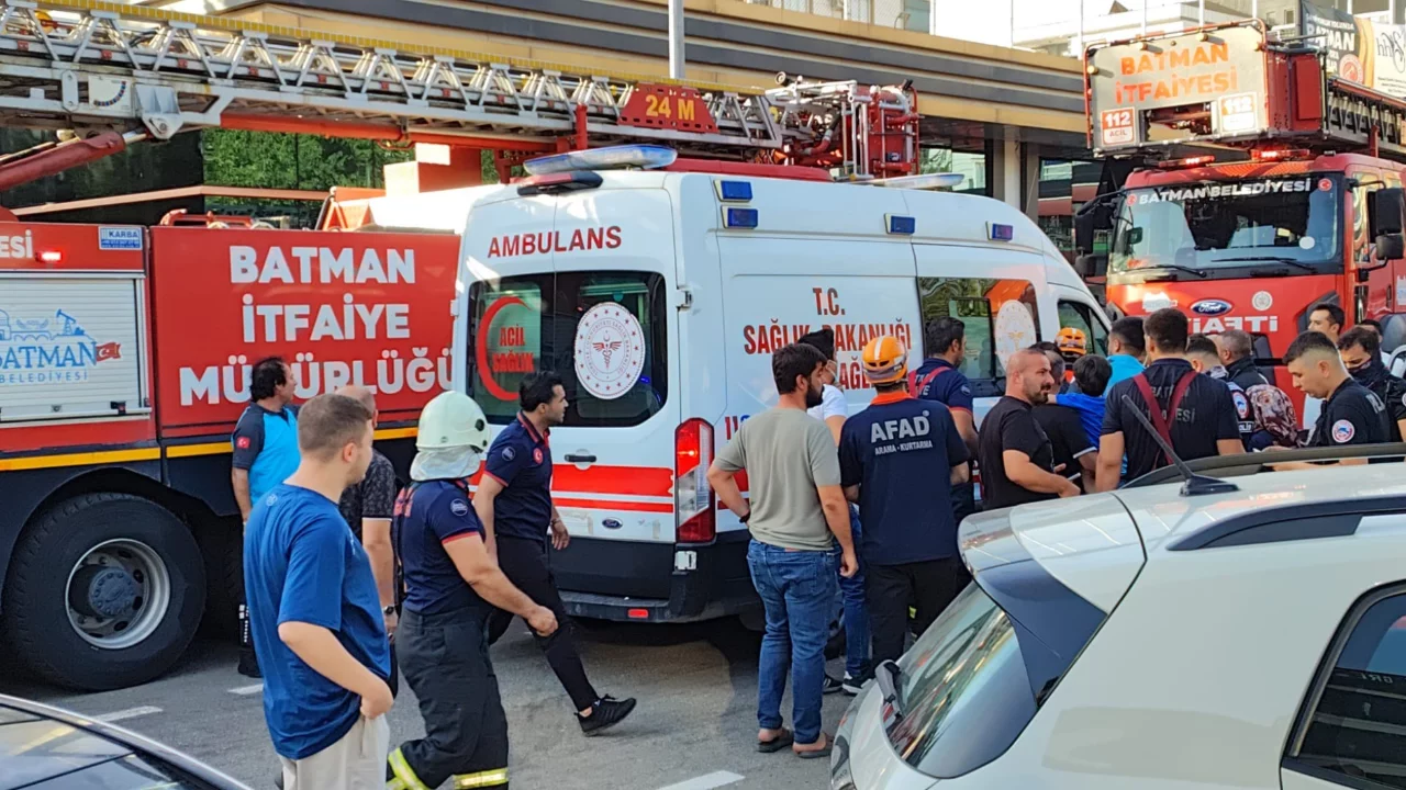 Batman'da spor salonunda yangın! Bakan Şimşek'in yeğeni yaşamını yitirdi...