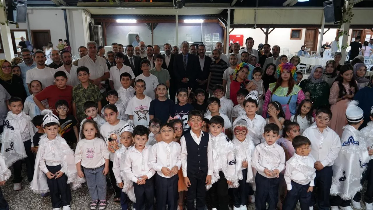 G&uuml;rsu'da &ccedil;ocukların mutlu g&uuml;n&uuml;: 29 ailenin sevinci ş&ouml;lenle ta&ccedil;landı