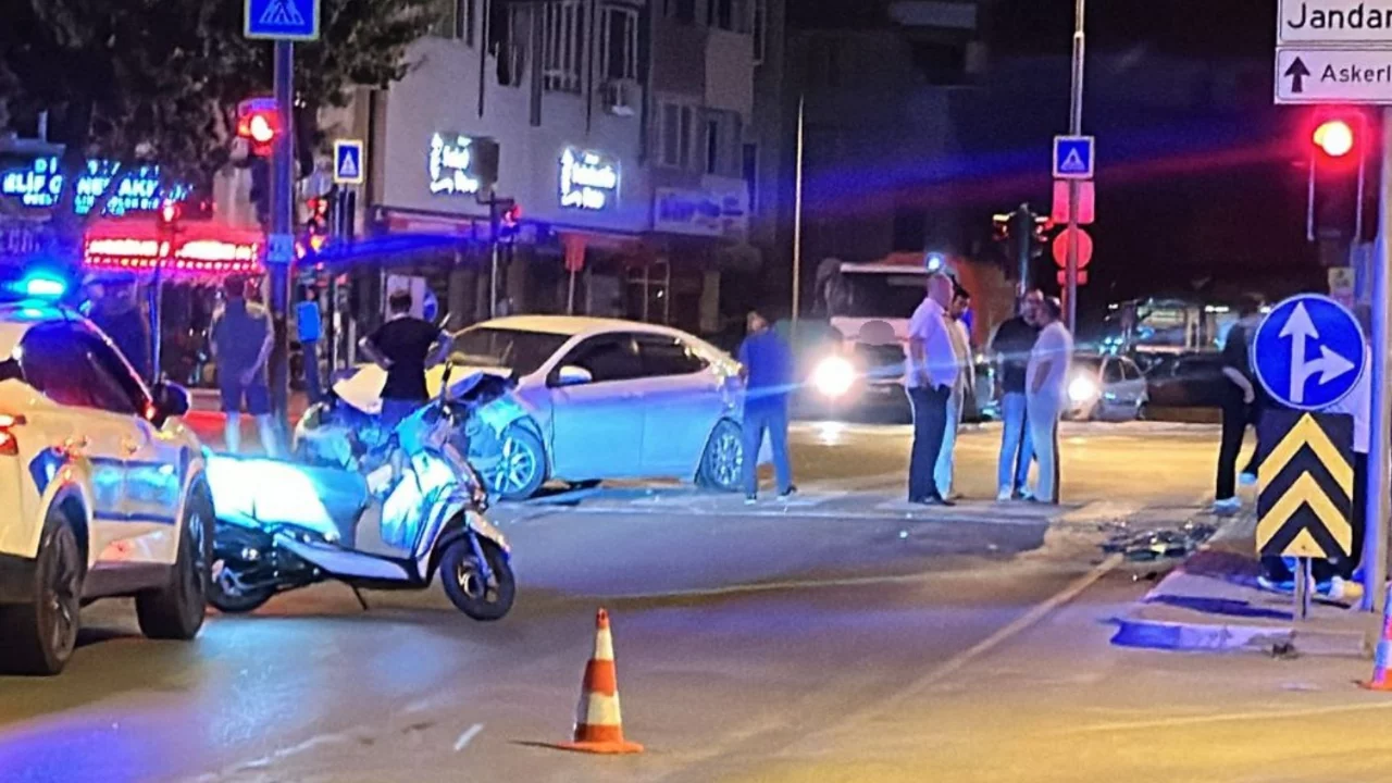 Bursa'da feci kaza! İki otomobil &ccedil;arpıştı, 9 kişi yaralandı...
