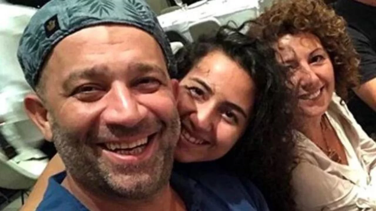 Şevket &Ccedil;oruh ve G&uuml;nay Karacaoğlu'nun gurur gecesi! Kızları G&uuml;lenay &Ccedil;oruh nişanlandı