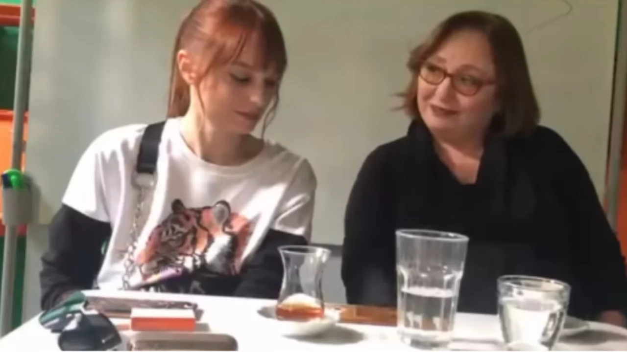 Nilperi Şahinkaya'dan y&uuml;rek burkan paylaşım: "Y&uuml;zyıldır yalnız gibiyim"