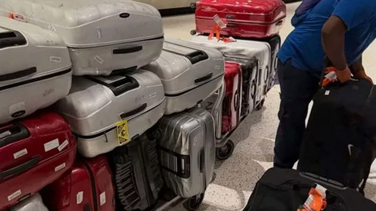 Milli yıldızımız ABD'ye 16 valizle d&ouml;nd&uuml;! G&ouml;renler şaşkınlığını gizleyemedi