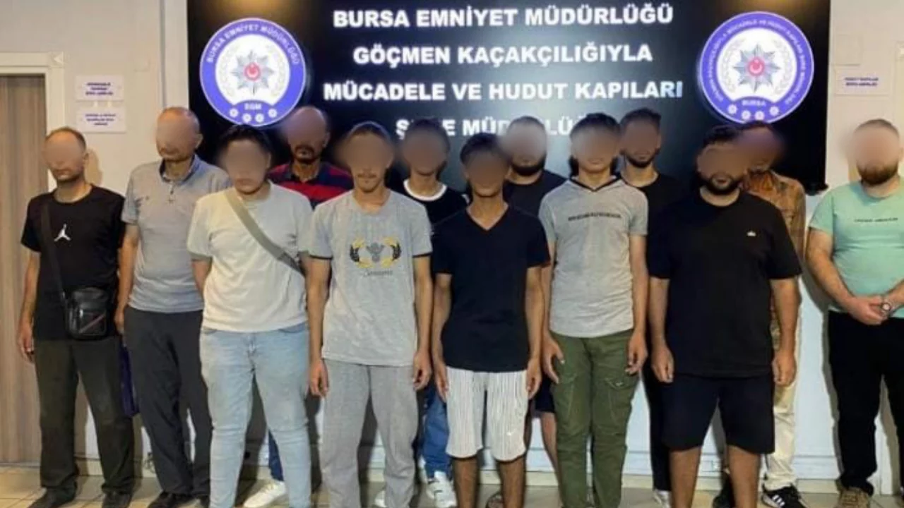 Bursa'da evden 13 kişi &ccedil;ıktı! Polis kontrol&uuml;nde şoke eden detay