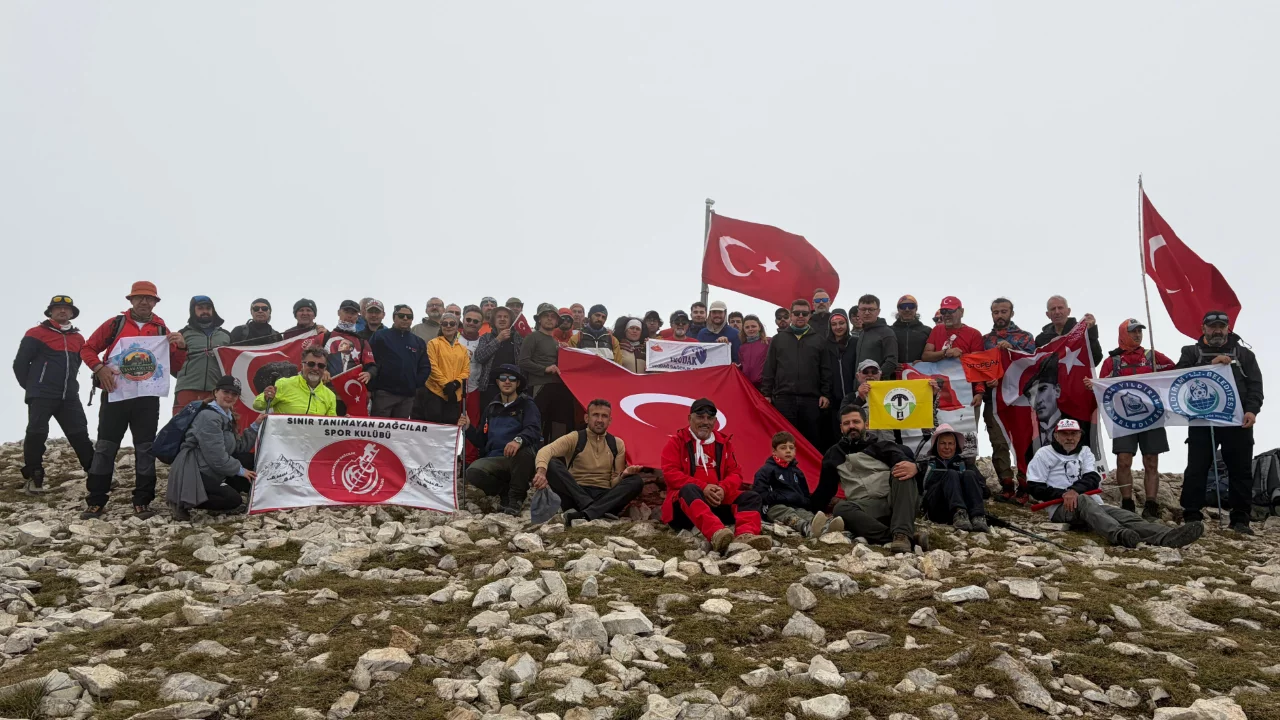 30 Ağustos Coşkusu Uludağ zirvesinde yaşandı