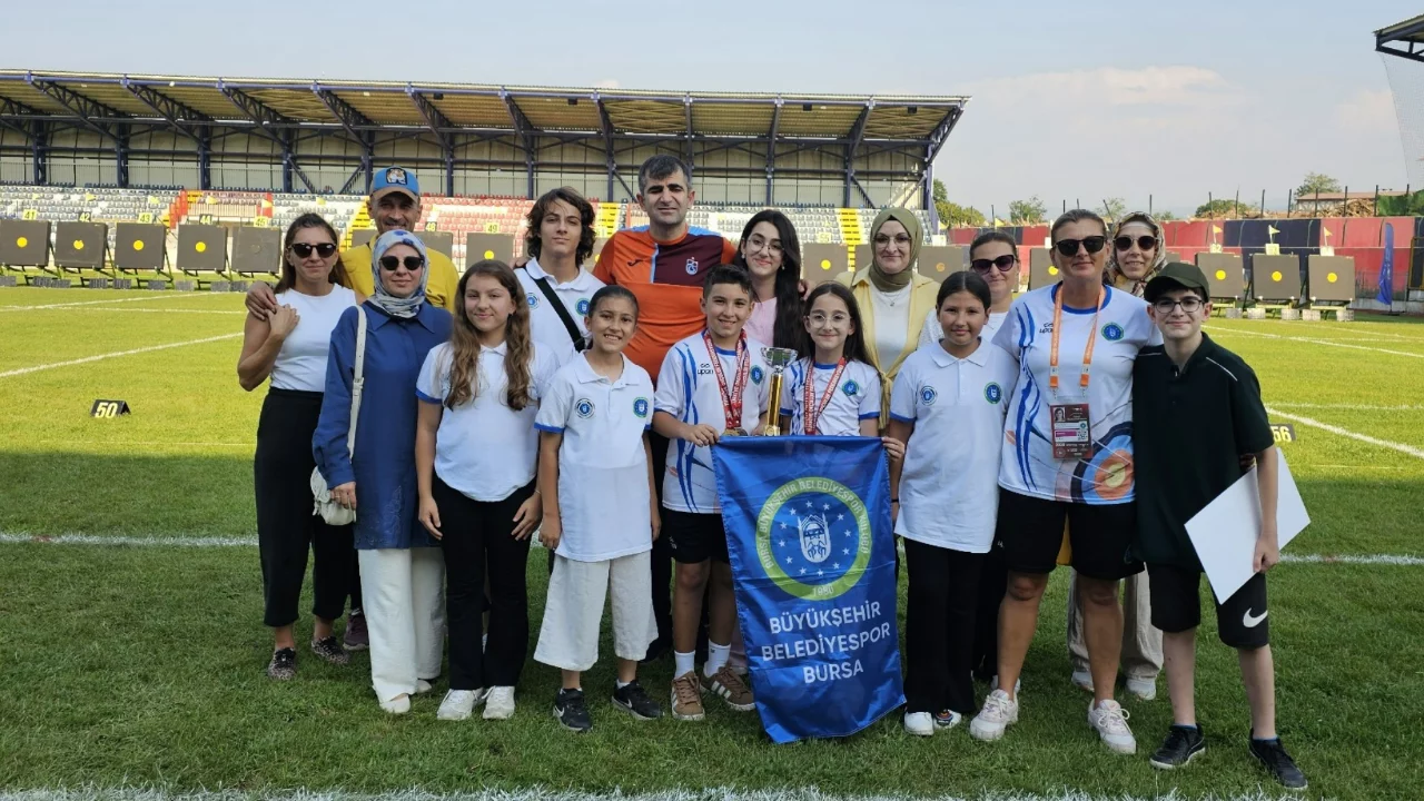 B&uuml;y&uuml;kşehir Belediyesporlu ok&ccedil;ulardan 3 madalya