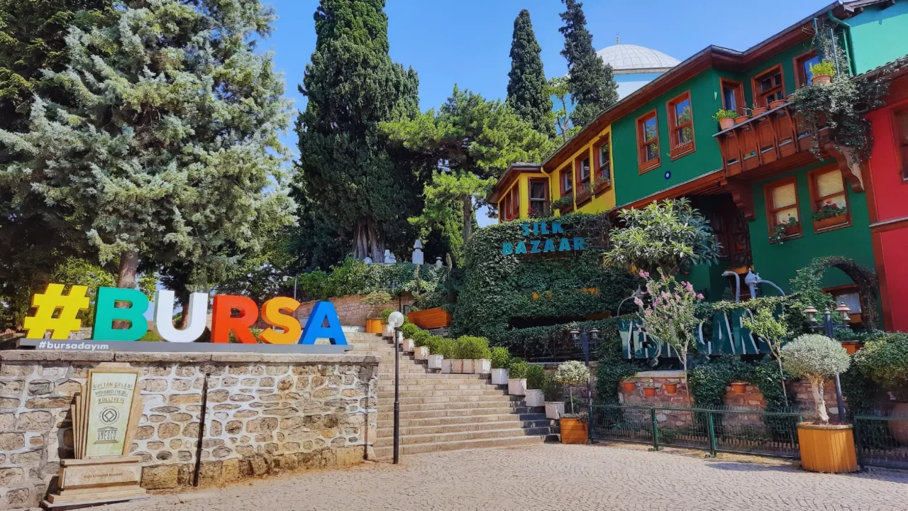 Bursa'nın En Meşhur Tatlıları Neler? İşte Bursa Mutfağının Vazge&ccedil;ilmez Lezzetleri
