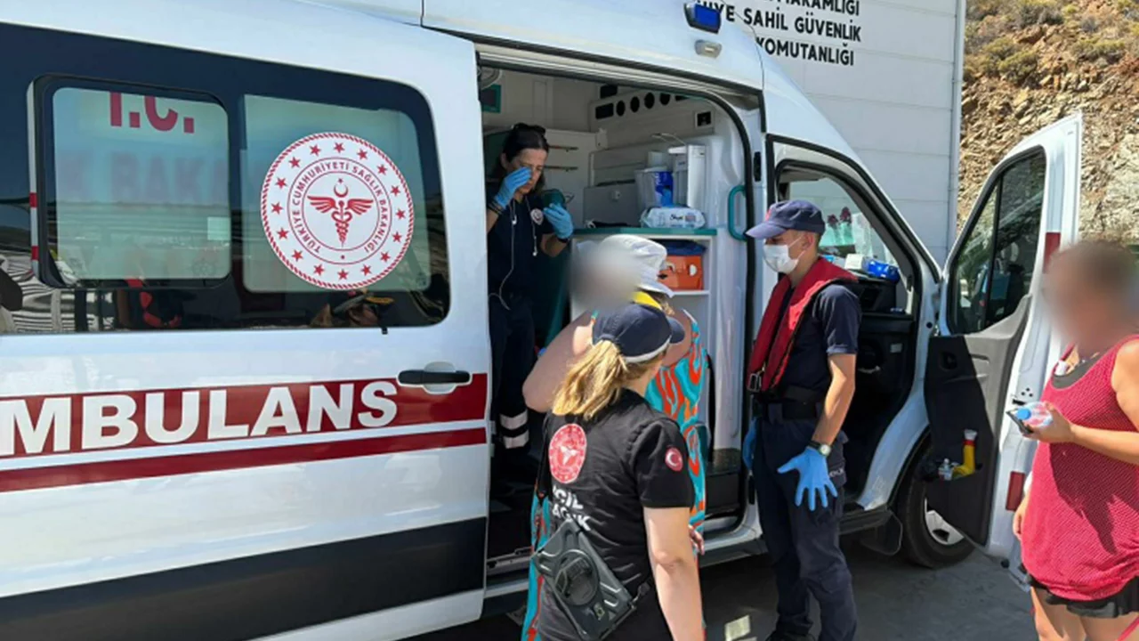 Fethiye açıklarında ticari yatta yaralanan vatandaş kurtarıldı