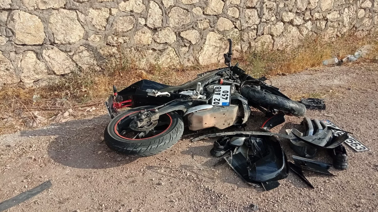 Adıyaman'da feci kaza: Ağır yaralanan motosiklet s&uuml;r&uuml;c&uuml;s&uuml; yaşamını yitirdi