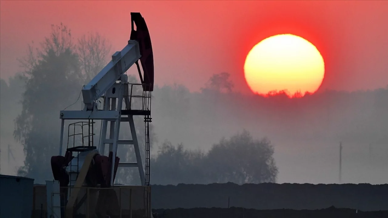 Trump'ın İran s&ouml;zleri piyasaları sarstı: Petrol yine fırladı...