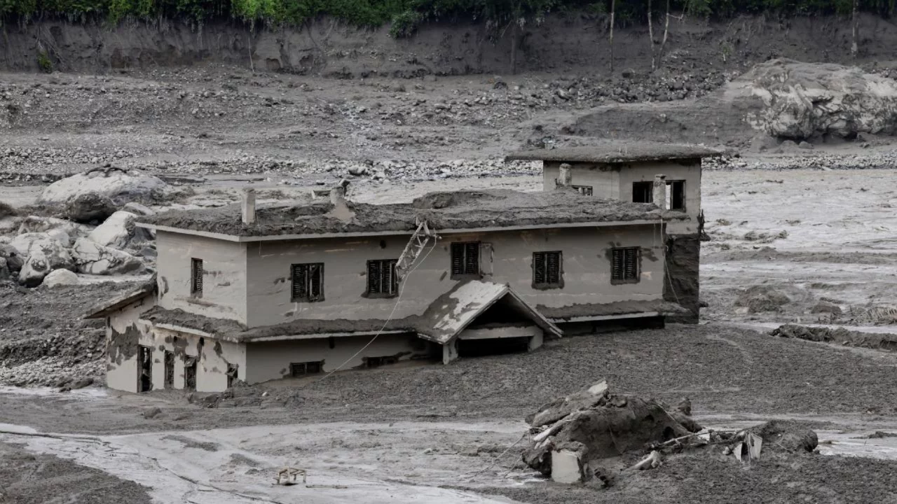 Nepal'deki sel felaketinde can kaybı 939'a y&uuml;kseldi