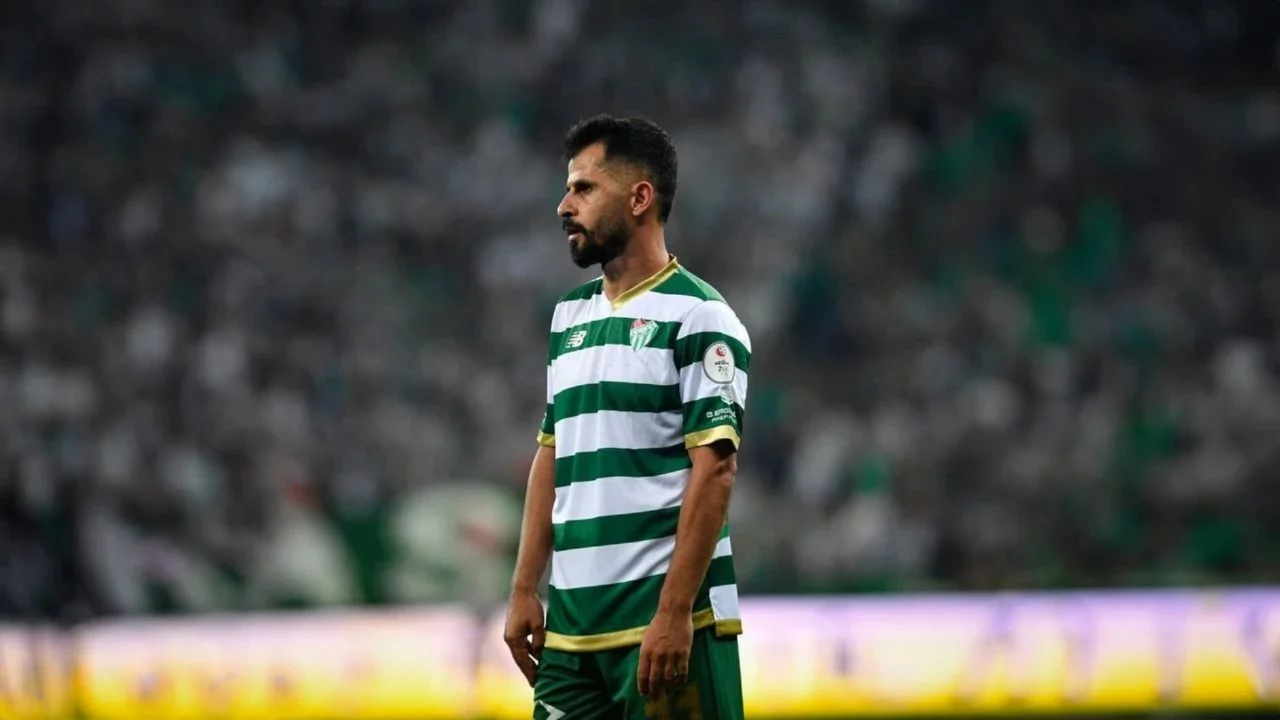 İki şampiyonluk yaşamıştı! Bursaspor'dan ayrılacağı &ouml;ne s&uuml;r&uuml;ld&uuml;...