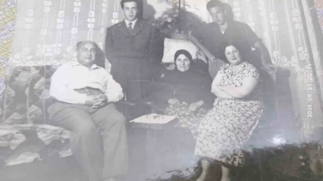 Erzurumlu Şehit Y&uuml;zbaşı Mahmut La&ccedil;in'in y&uuml;zyıllık fotoğrafları ilk kez g&uuml;n y&uuml;z&uuml;nde