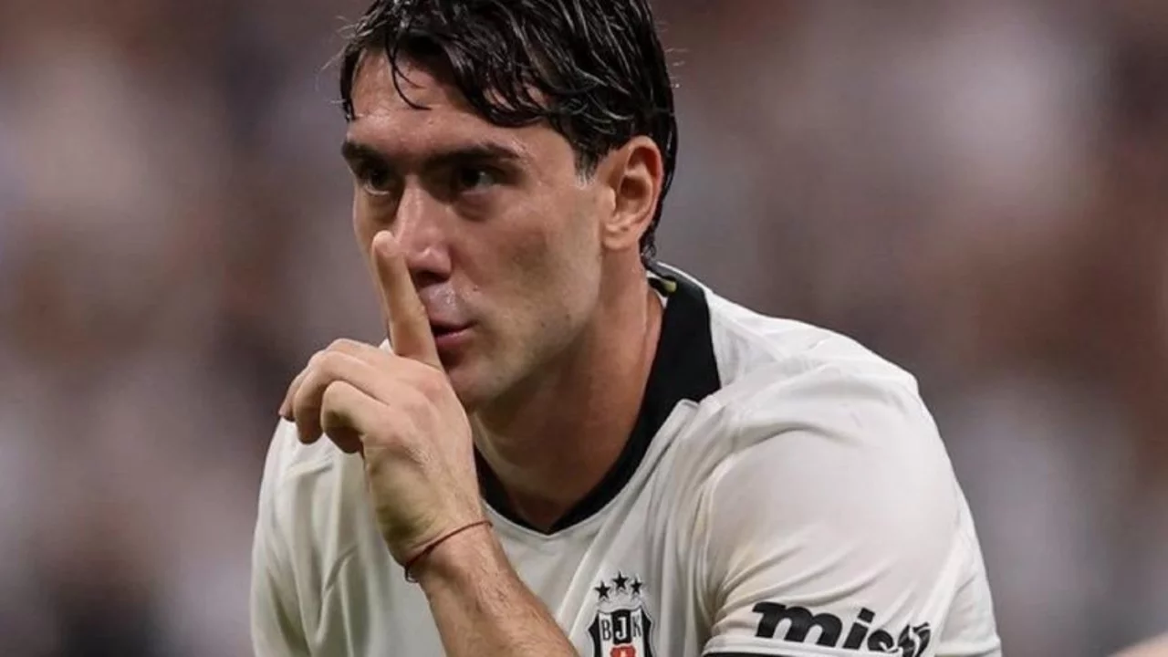 Vlahovic Beşiktaş'ta Hat-trick yaptı! Taraftarı kendine aşık etti
