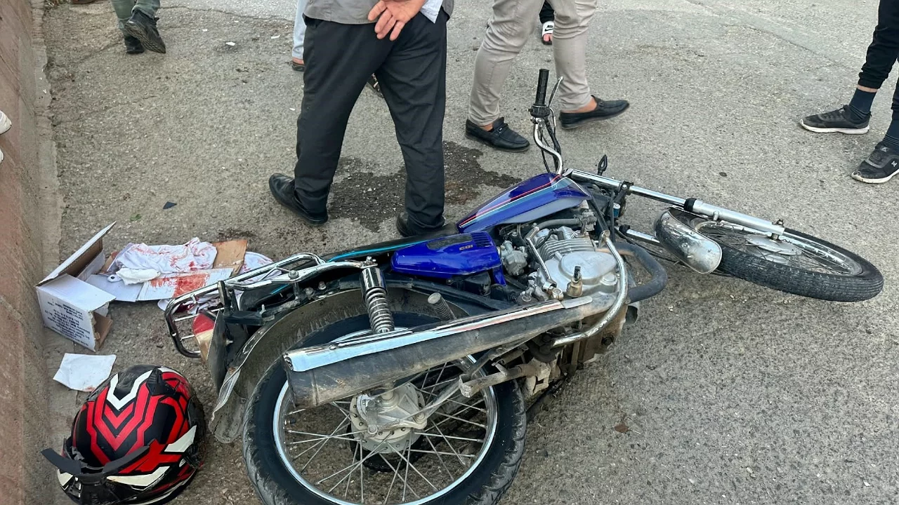 İki motosiklet &ccedil;arpıştı: 2 yaralı