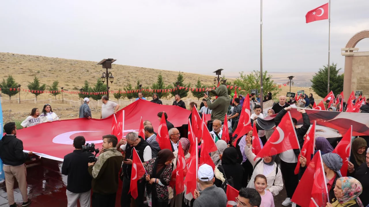 Bursa'da yaşayan Giresunlular, Haymana ve İscehisar'daki şehitlikleri ziyaret etti 