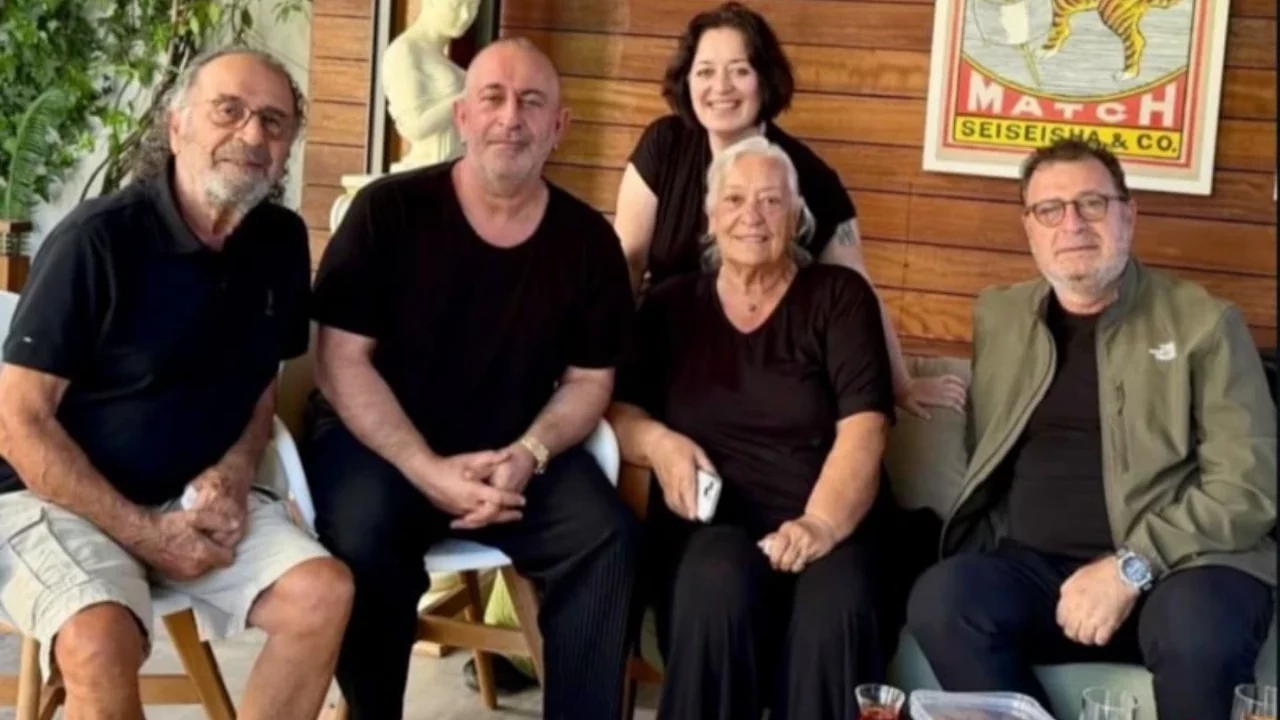 Cem Yılmaz hastaneden &ccedil;ıktı! Tedavisinin ardından ailesiyle bir araya geldi