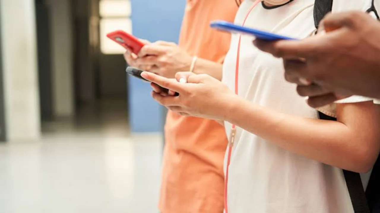 Polonya'da ilkokullarda telefon d&ouml;nemi sona erdi