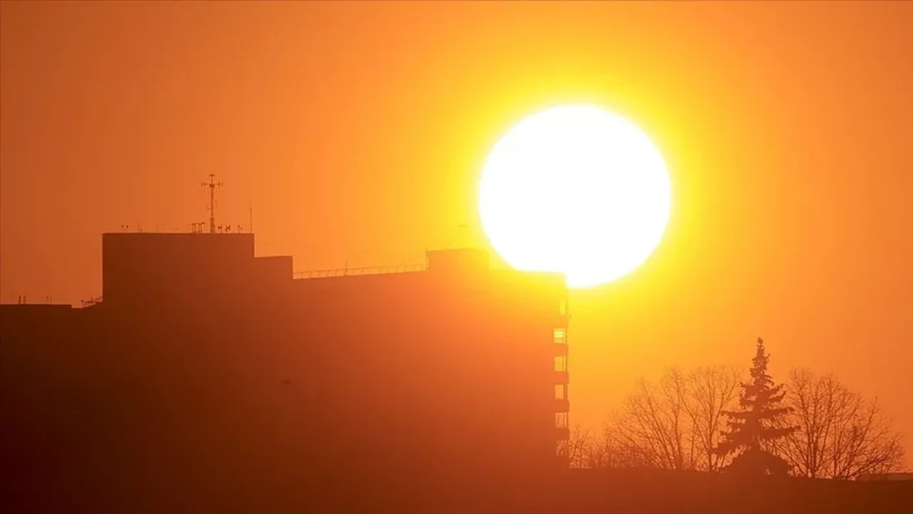 Bursa'da hava tahminleri ters k&ouml;şe yaptı! Eyl&uuml;l geldi ama yaz bitmedi...