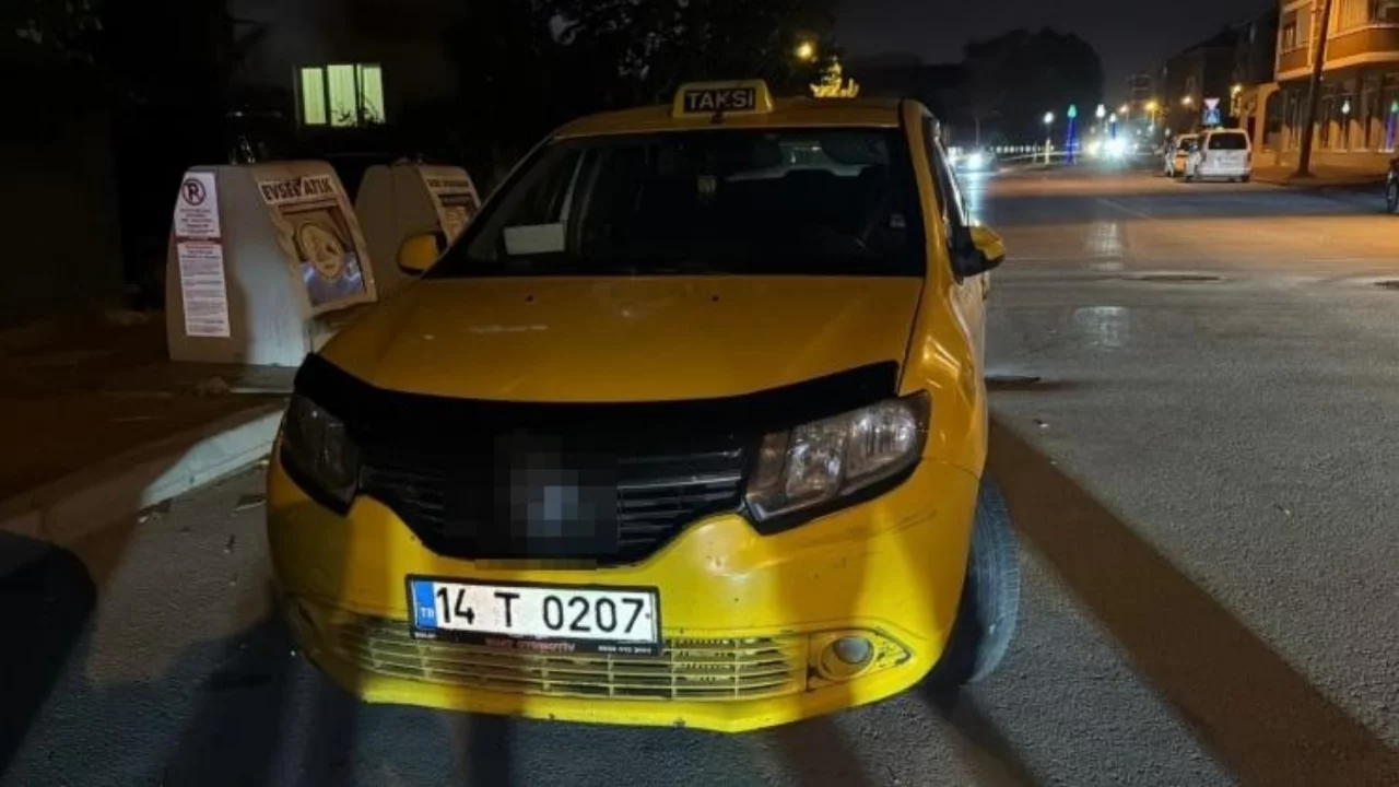 Bolu'da taksi ile motosiklet çarpıştı: Motokurye yaralandı