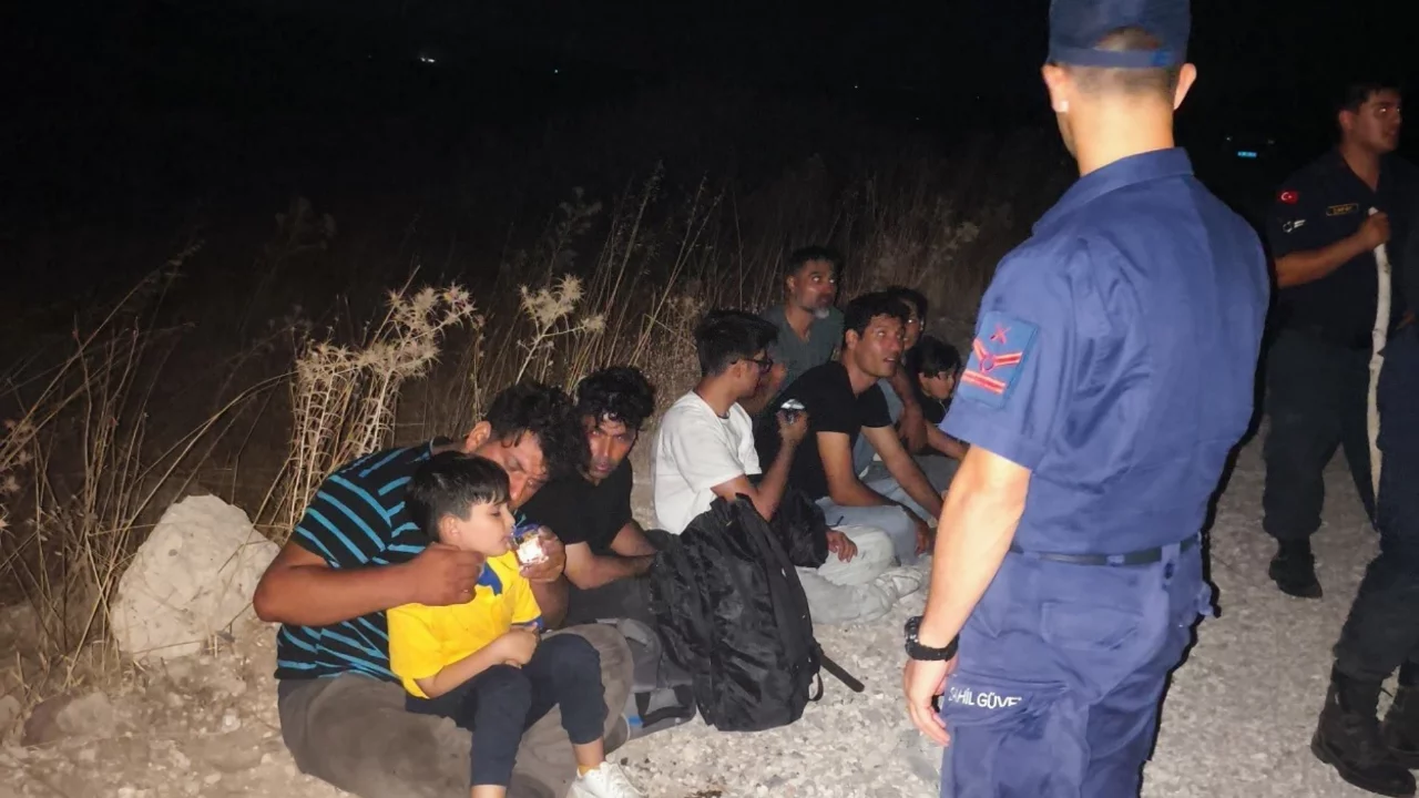 Yardım &ccedil;ağrısı yapan g&ouml;&ccedil;menlerin imdadına ekipler yetişti