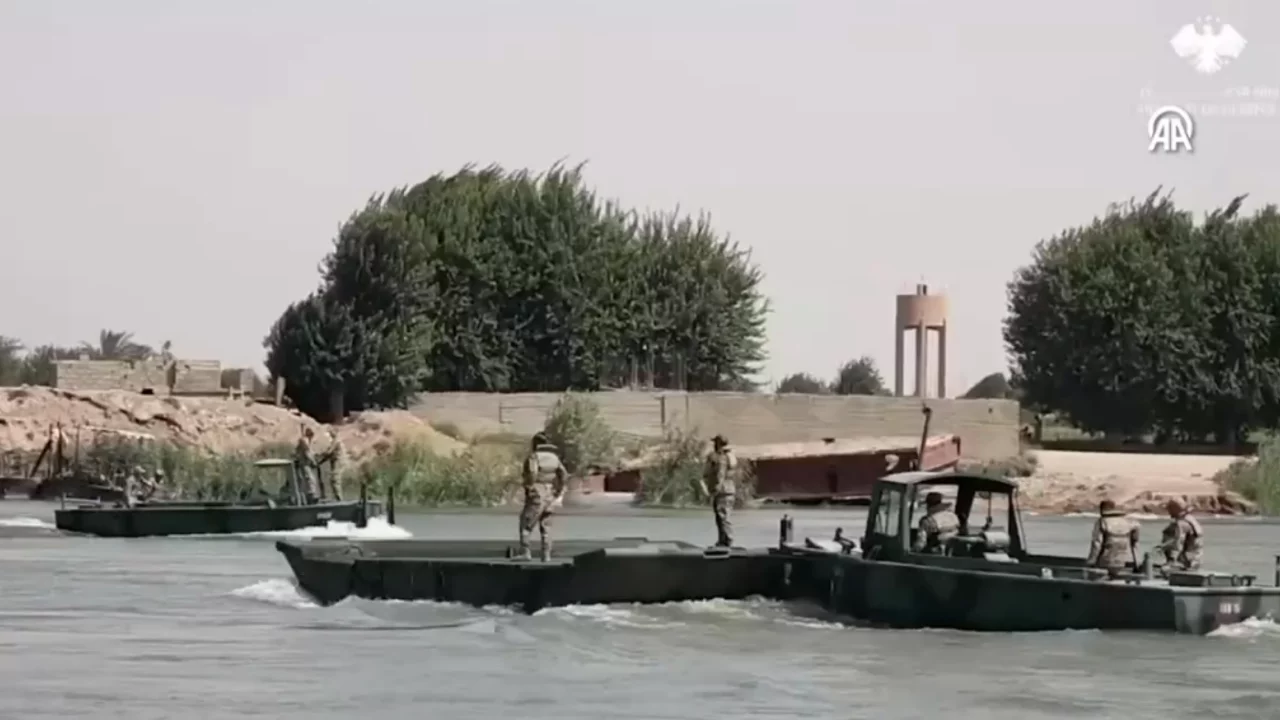 İkinci Ordu İstihkam'dan kritik k&ouml;pr&uuml;: Fırat Nehri artık daha kolay ge&ccedil;iliyor