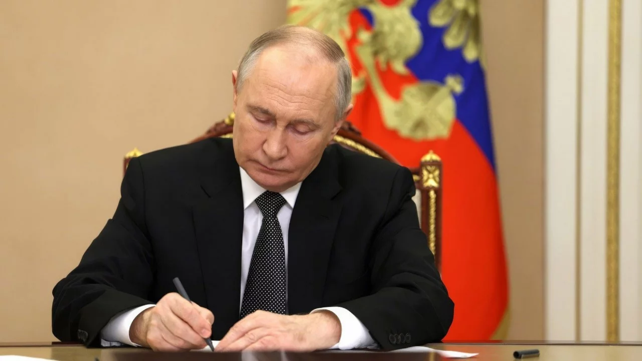 Putin a&ccedil;ıkladı: Ukrayna saldırılarının Rusya ekonomisine faturası y&uuml;zde 1