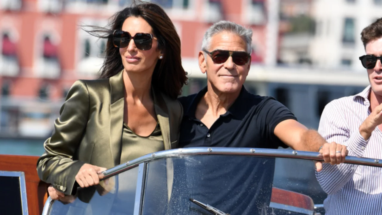 George ve Amal Clooney Venedik'te! &Uuml;nl&uuml; &ccedil;iftin şık gelişi dikkat &ccedil;ekti
