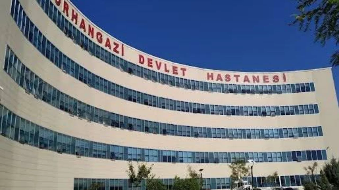 AK Parti ilçe başkanı duyurdu! Bursa'daki hastaneye 3 yeni uzman hekim geliyor