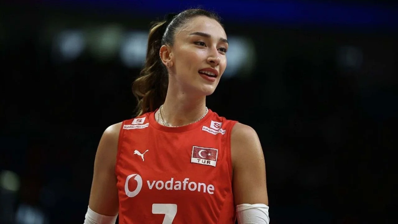 Hande Baladın'ın annesini görenler şaşkına döndü! Anne-kızın aynı gün doğduğu ortaya çıktı