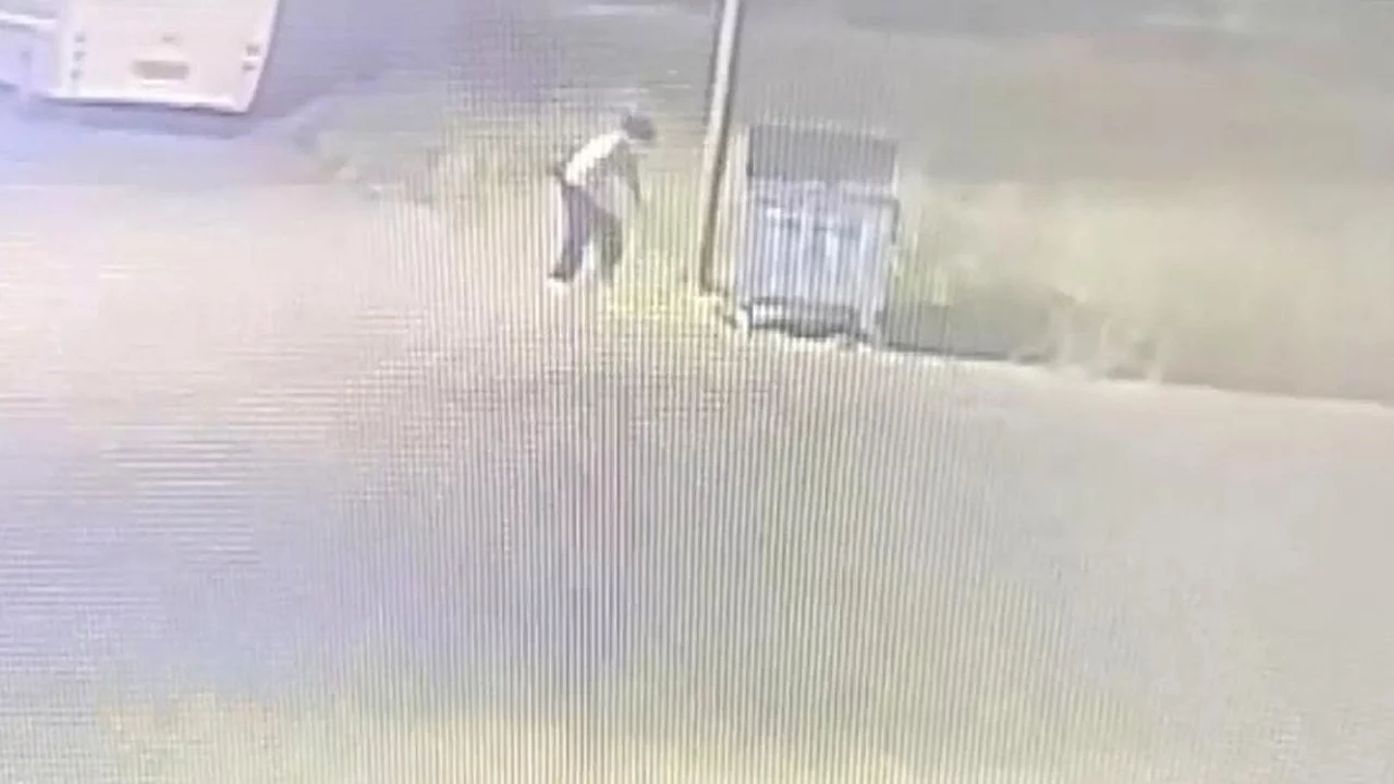 &Ouml;nce yangın &ccedil;ıkardı, sonra başında bekledi