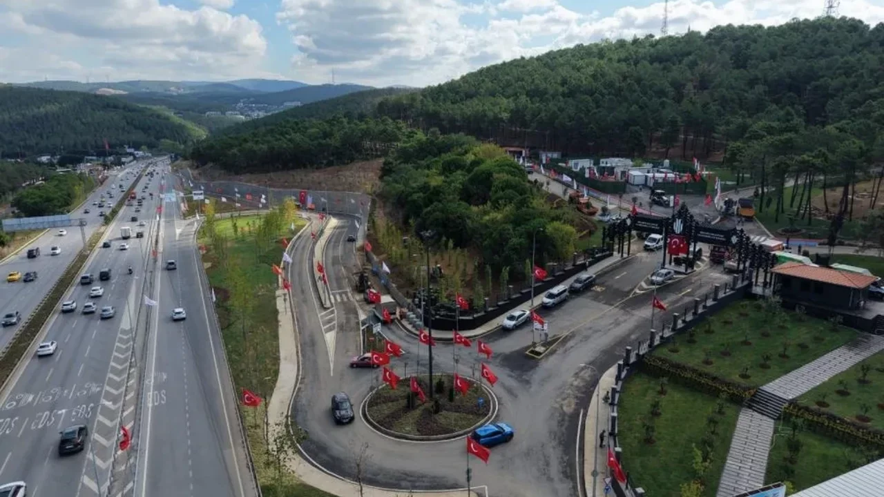Bakan Uraloğlu Ümraniye'de duyurdu! Dev meydan projesinin temeli atıldı 