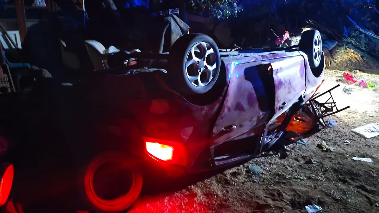 Takla atan otomobildeki 4 kişi yaralandı