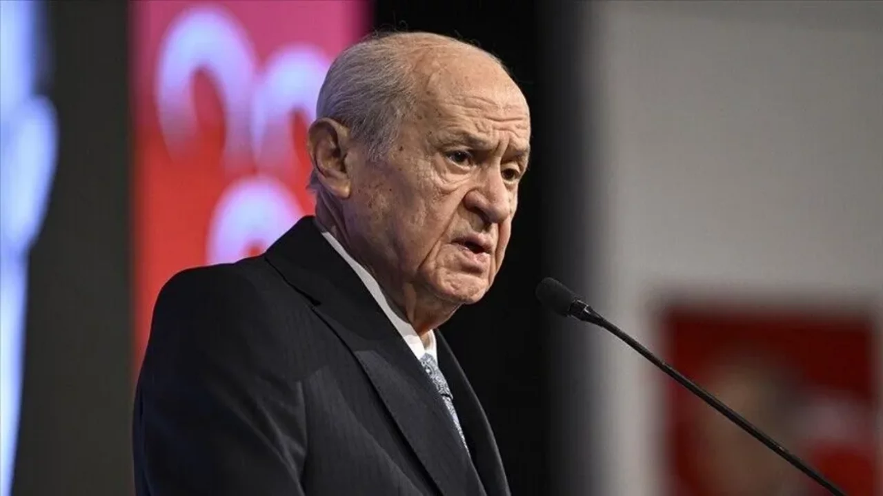Devlet Bah&ccedil;eli'den t&uuml;m spor kul&uuml;plerine &ccedil;ağrı: "Trib&uuml;nler provokasyon alanı haline getirilmemeli"