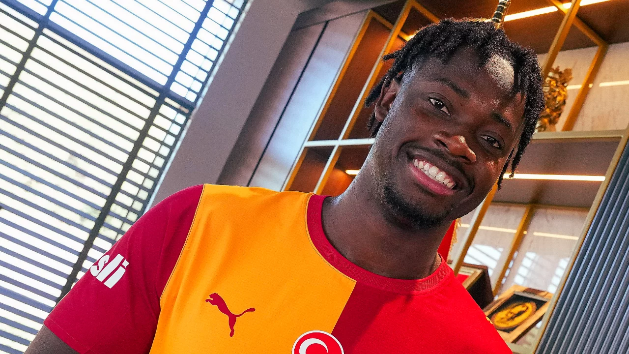 Galatasaray'dan savunmaya genç takviye! El Chadaille Bitshiabu transferi açıklandı
