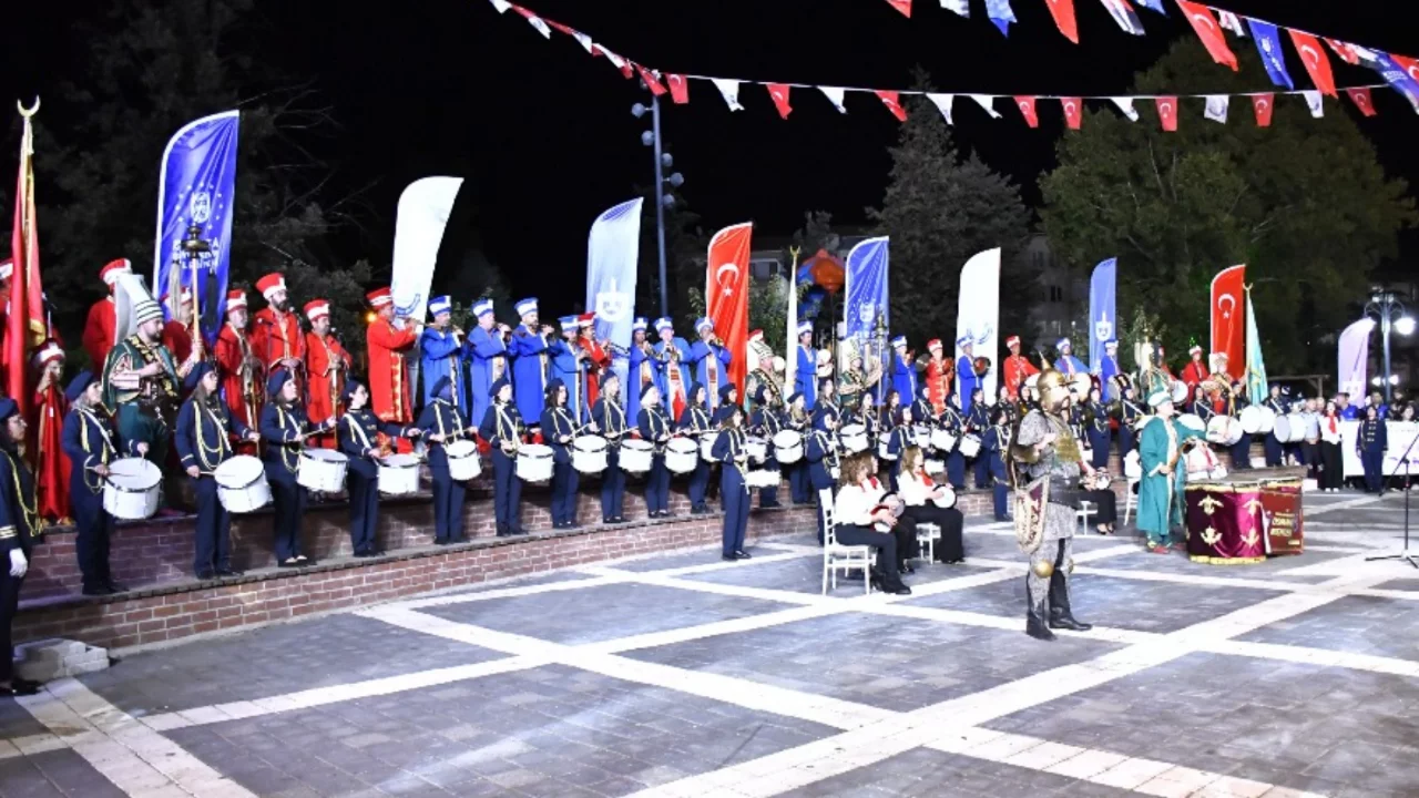 Bursa Yenişehir'de Altın Biber Festivali'ne 88 kişilik g&ouml;steri damga vurdu