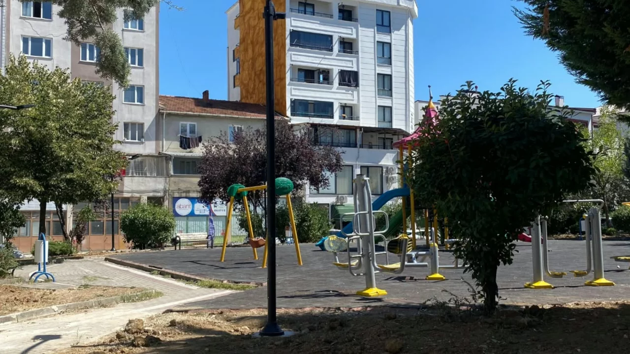 Gündeme getirmiştik! Karanlıkta kalan o park aydınlatılıyor...