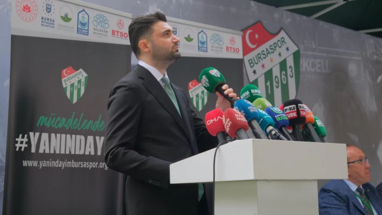Bursaspor'da son g&uuml;n bombası: 'Yabancı oyuncuyla temas halindeyiz'