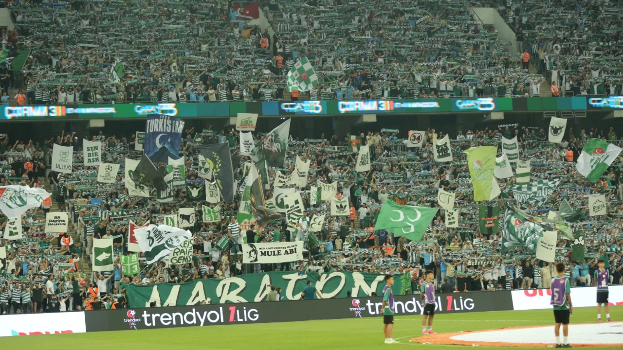 Bursaspor evinde İstanbulspor'u ağırlıyor! Parola 3 puan! MAÇ BAŞLADI...