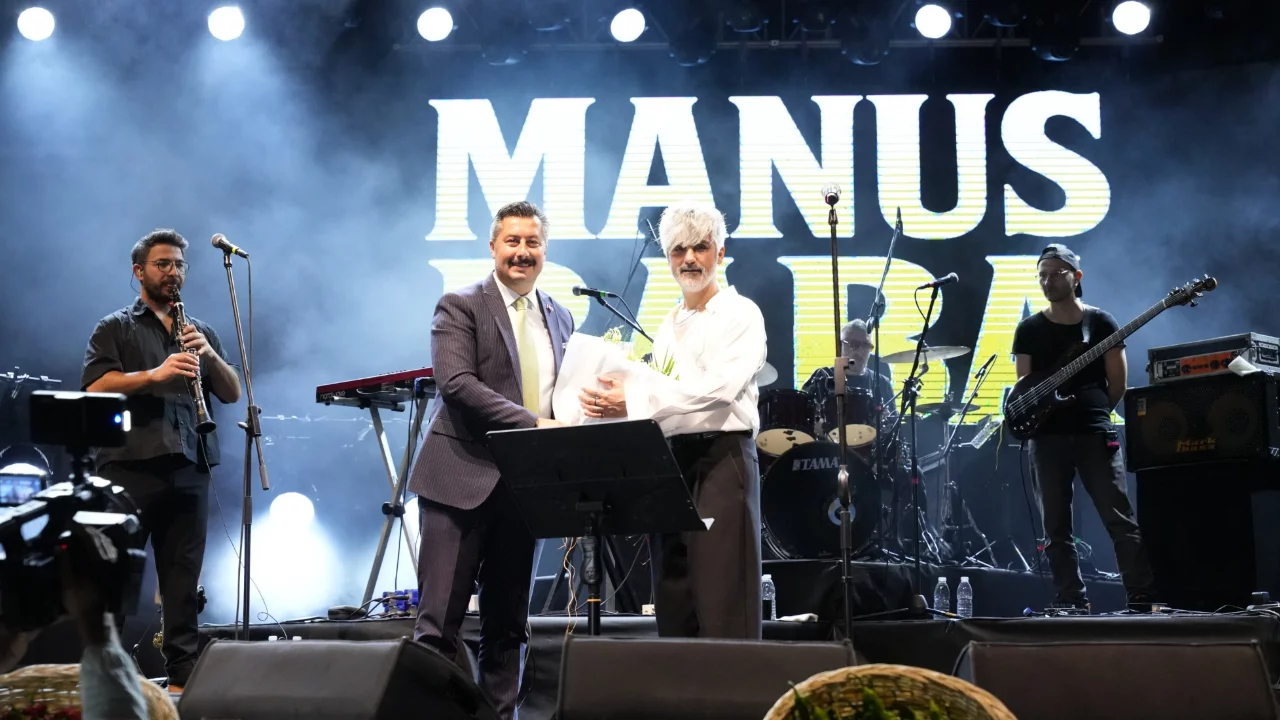 Bursa Yenişehir'de Manuş Baba r&uuml;zgarı: Altın Biber Festivali'nde binlerce kişi buluştu
