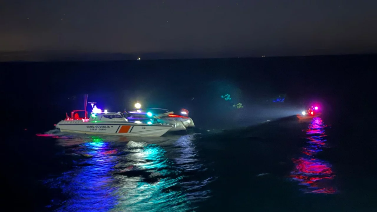Tekirdağ a&ccedil;ıklarında motoryat yangını! 2 kişi kurtarıldı