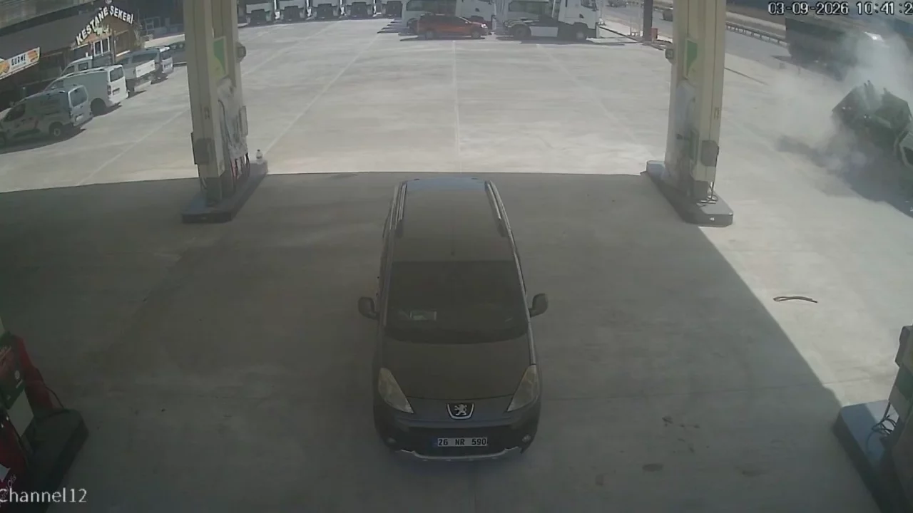 Bursa'da yürekleri ağza getiren kaza! Kamyonet akaryakıt istasyonuna uçtu