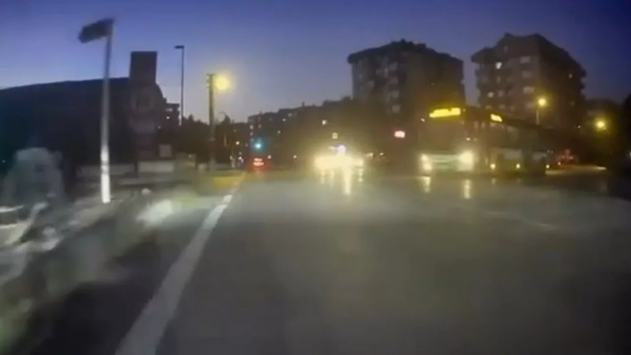 Bursa'da kırmızı ışıkta geçti, pişkinliği pes dedirtti! O anlar kamerada
