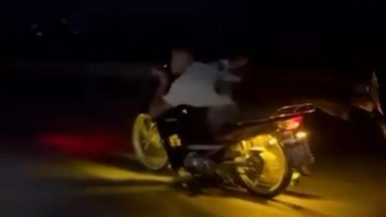 Bursa'da motosiklet üzerinde akılalmaz hareket! Yatarak ilerledi...