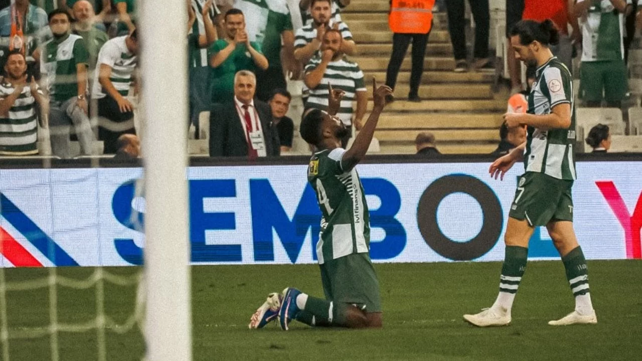 Bursaspor'un Nijeryalı yıldızı durdurulamıyor! 5 ma&ccedil;ta 6 gol...