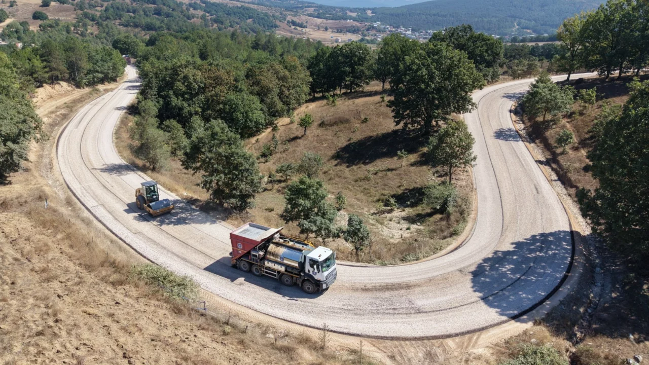 Bursa'da 11 mahalleyi ilgilendiriyor! Yıllardır beklenen yol &ccedil;alışması başladı