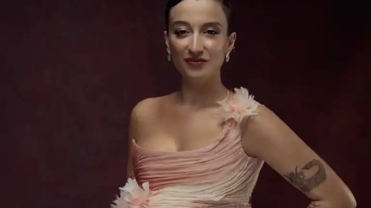 Melike Şahin'den yeni tekli "&Ouml;lmem &Ouml;lemem"