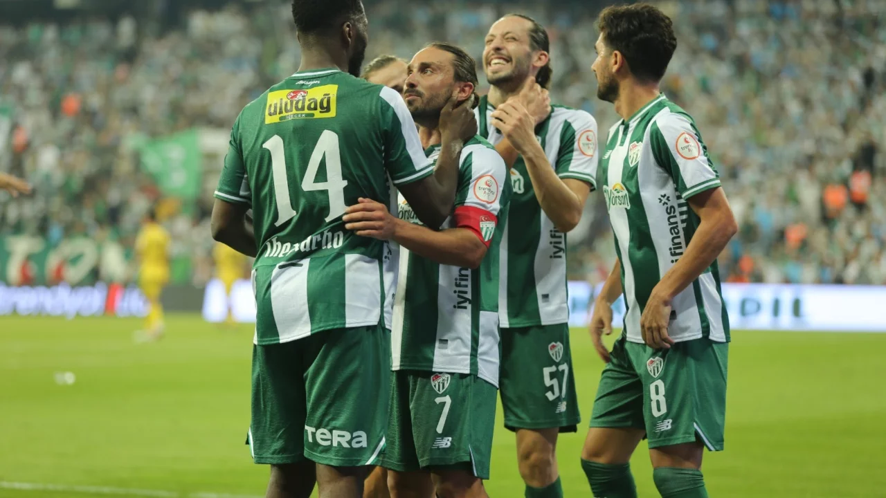 Trendyol 1. lig'de tablo şekilleniyor! Bursaspor zirvenin en güçlü adaylarından...