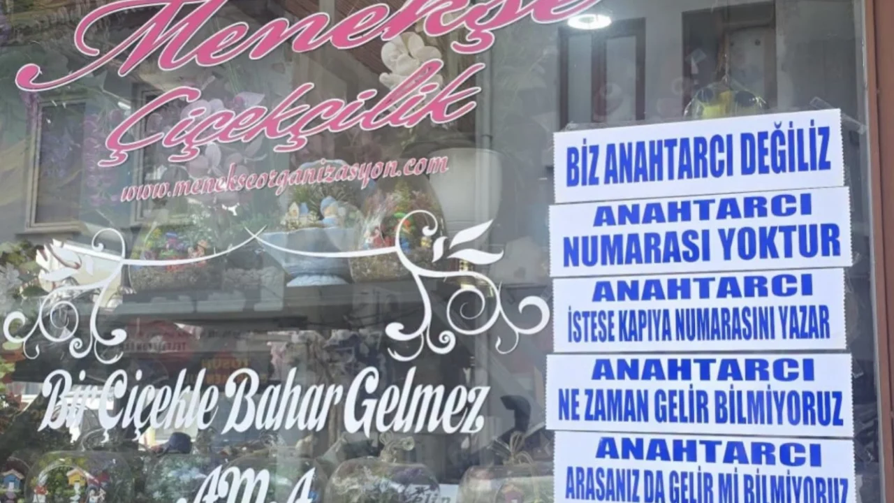 Bursa'da esnafı isyan ettiren soru! &Ccedil;&ouml;z&uuml;m&uuml; d&uuml;kkanın camına yazdı