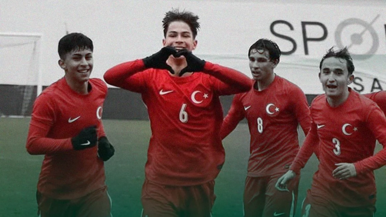Bursaspor &Ccedil;akmakkaya'yı kadrosuna kattı